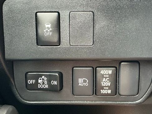 Used 2023 Toyota Tacoma TRD Off-Road AWD/4WD image 18