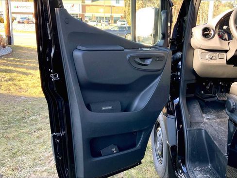 New 2025 Mercedes-Benz Sprinter 2500 image 12