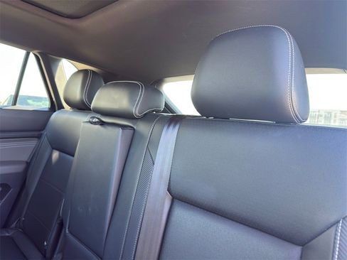 Used 2022 Volkswagen Atlas Cross Sport SE w/ Panoramic Sunroof Package image 26