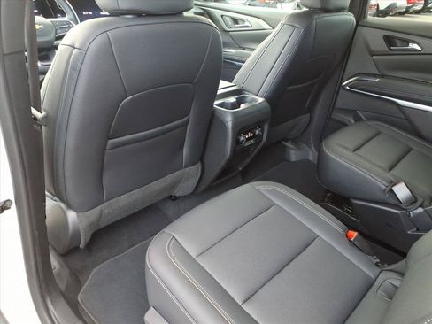 Used 2025 Chevrolet Traverse LT AWD/4WD image 16