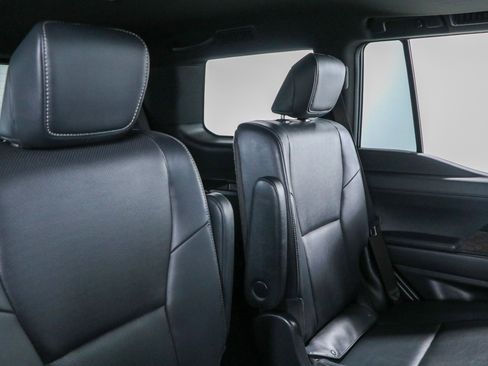 Used 2025 Lexus GX 550 w/ Accessory Package (2T) AWD/4WD image 31