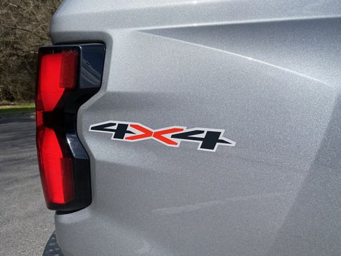 Used 2023 Chevrolet Colorado LT w/ LT Convenience Package III image 40