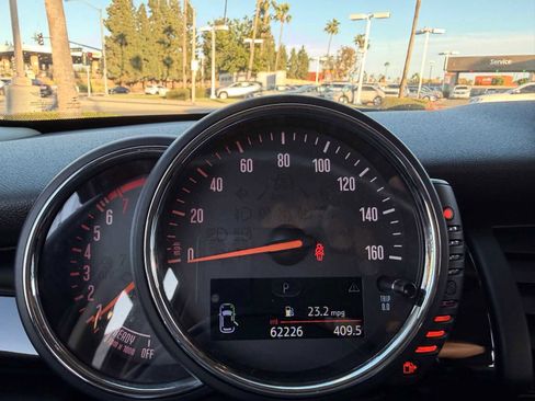 Used 2017 MINI Cooper 4-Door Hardtop image 16