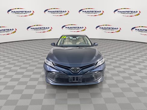 Used 2020 Toyota Camry LE FWD image 3