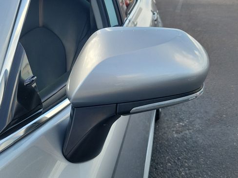 Used 2020 Toyota Camry XLE image 11