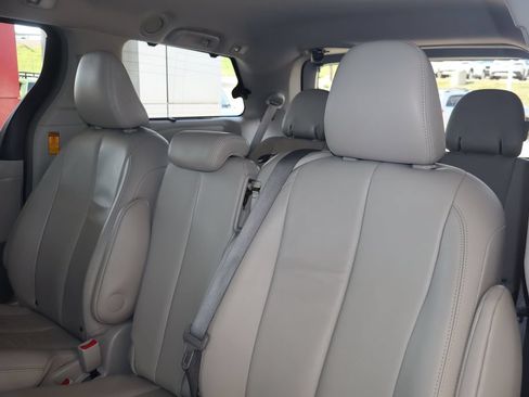 Used 2014 Toyota Sienna XLE w/ XLE Premium Package FWD image 35