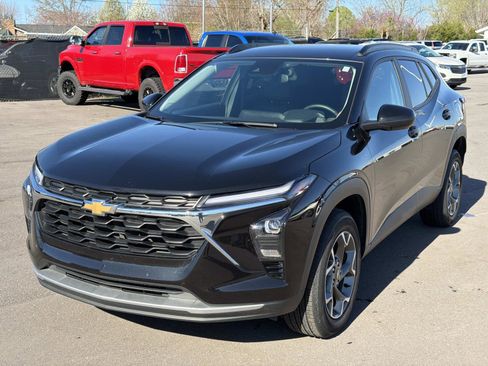 Certified 2025 Chevrolet Trax LT w/ LT Convenience Package image 15