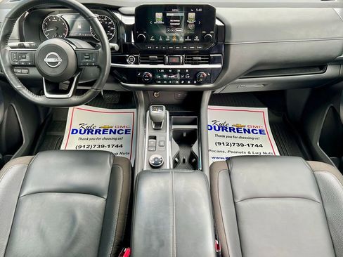 Used 2022 Nissan Pathfinder SL image 16