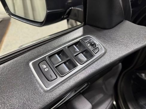 Used 2019 Jaguar F-PACE Premium image 23