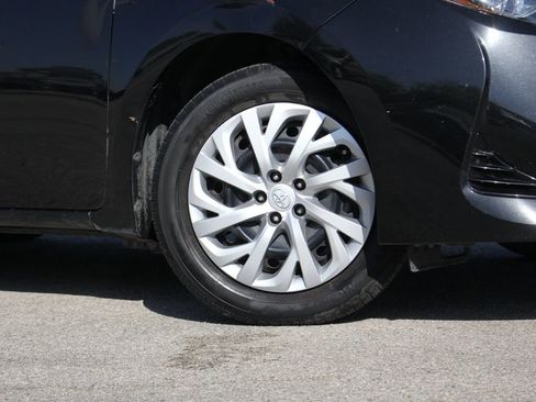 Used 2017 Toyota Corolla LE image 3