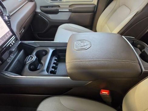 Used 2025 RAM 1500 Laramie AWD/4WD image 27
