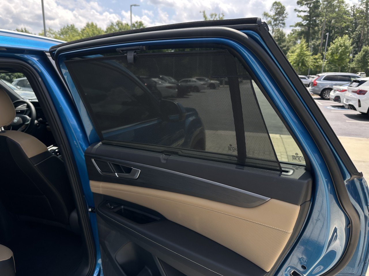 Used 2024 Volkswagen Atlas Cross Sport SE FWD image 24