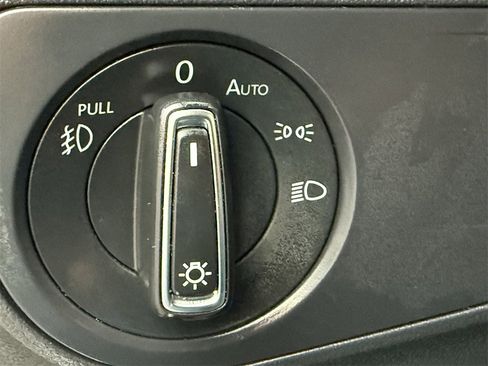 Used 2021 Volkswagen Tiguan S image 24