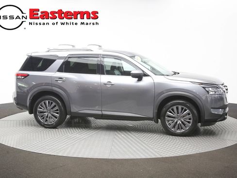 Used 2024 Nissan Pathfinder SL AWD/4WD image 46