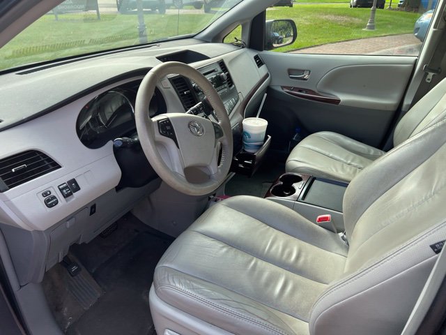 Used 2011 Toyota Sienna XLE FWD image 6