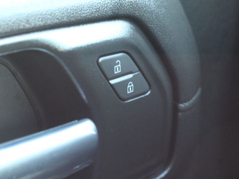 Used 2023 Chevrolet Silverado 2500 LT w/ Convenience Package image 18