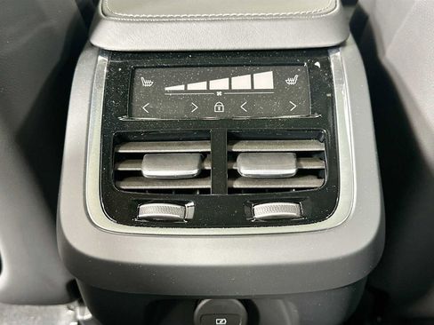 Used 2025 Volvo V90 B6 Cross Country Ultra w/ Climate Package image 23