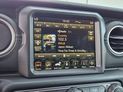 Used 2023 Jeep Wrangler Unlimited Sahara AWD/4WD image 20