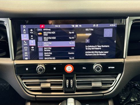 Used 2025 Porsche Macan image 15