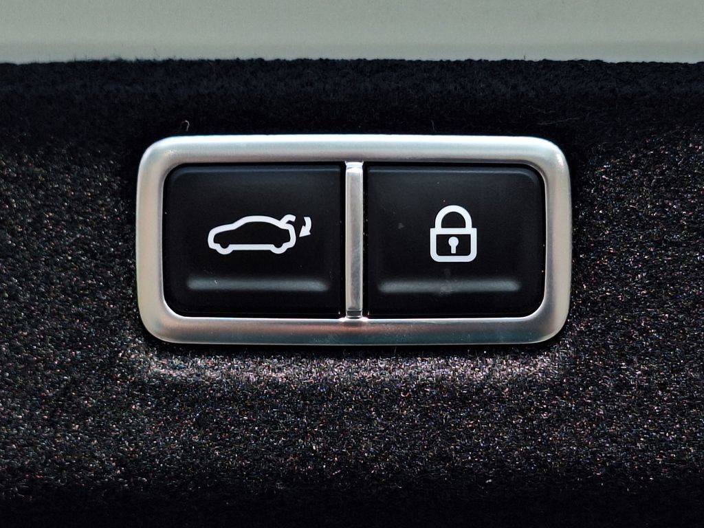 Certified 2025 Hyundai Sonata Limited FWD image 31