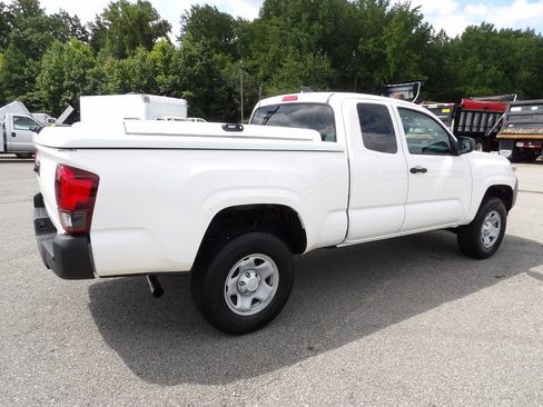 Used 2020 Toyota Tacoma SR image 8