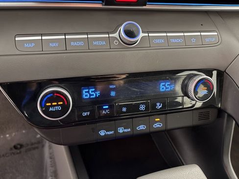 Used 2024 Hyundai Elantra SEL image 33