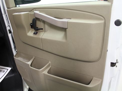 Used 2017 Chevrolet Express 2500 image 19