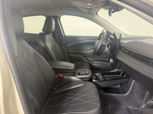 Certified 2025 Ford Mustang Mach-E Select w/ Comfort Package Lite image 10