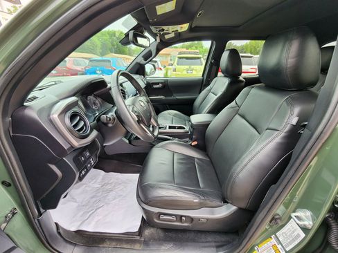 Used 2022 Toyota Tacoma TRD Off-Road w/ TRD Premium Off Road Package AWD/4WD image 14