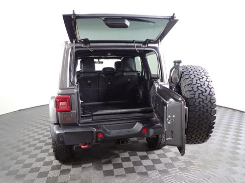 Used 2018 Jeep Wrangler Unlimited Rubicon w/ Dual Top Group AWD/4WD image 15