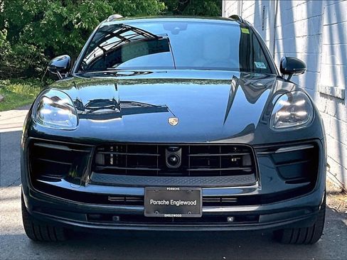 Certified 2025 Porsche Macan AWD/4WD image 8