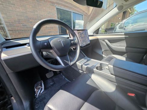 Used 2023 Tesla Model Y Long Range AWD/4WD image 38