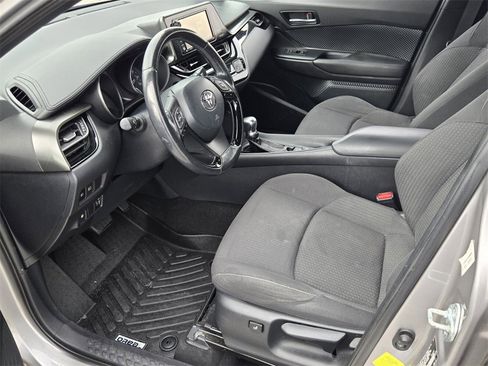 Used 2018 Toyota C-HR XLE image 11