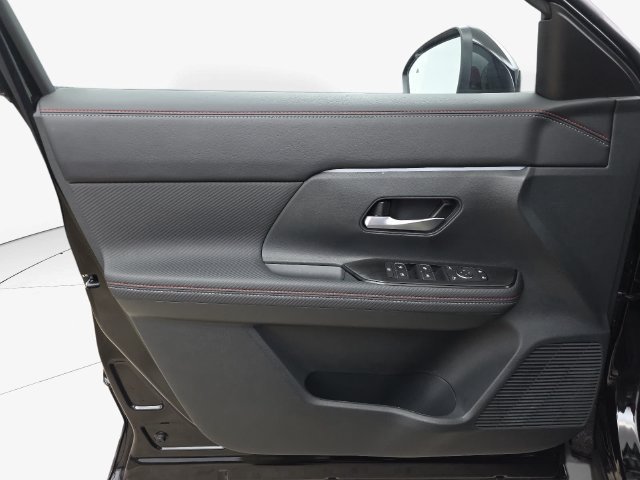 Used 2026 Nissan Kicks SR FWD image 26