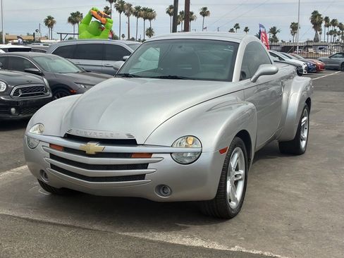 Used 2005 Chevrolet SSR w/ Preferred Equipment Group RWD image 2