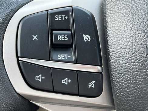 Used 2023 Ford Explorer XLT w/ Equipment Group 202A RWD image 20