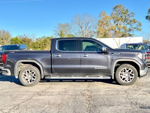 Used 2022 GMC Sierra 1500 SLT image 2