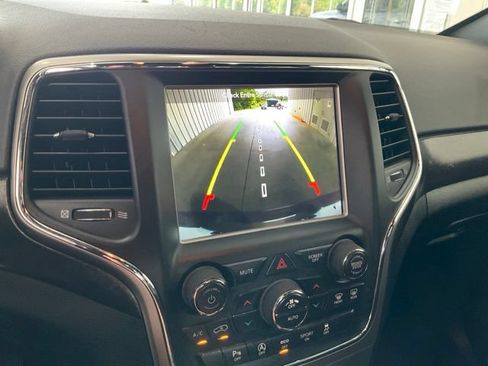 Used 2018 Jeep Grand Cherokee Laredo RWD image 14