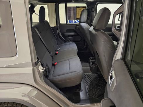 Used 2021 Jeep Wrangler Unlimited Sahara w/ Uconnect 4C Nav & Sound Group AWD/4WD image 29