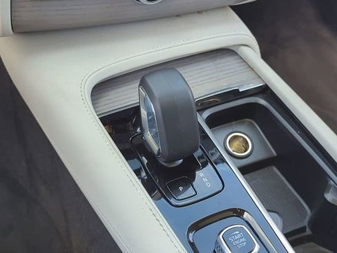 Certified 2025 Volvo XC90 B6 Core AWD/4WD image 30