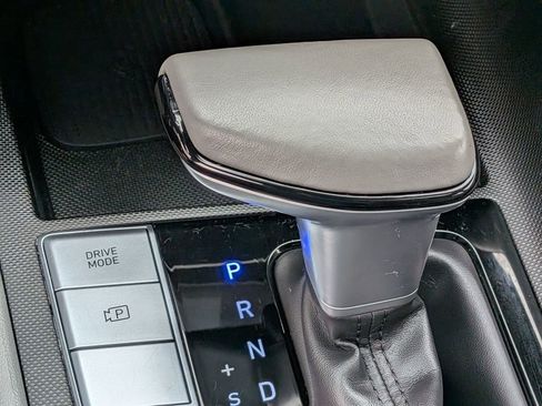 Used 2025 Hyundai Elantra SEL image 19