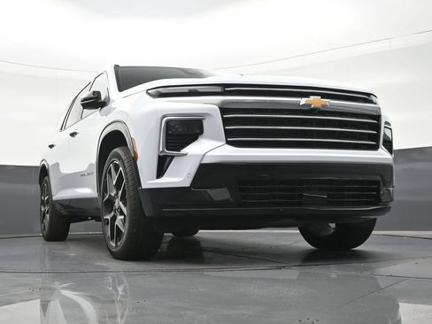 Used 2026 Chevrolet Traverse High Country FWD image 32
