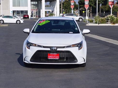 Used 2022 Toyota Corolla LE FWD image 2
