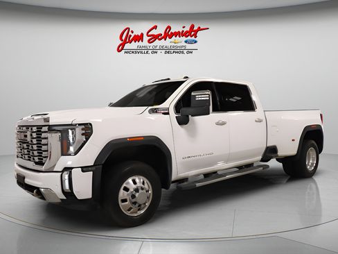 Used 2025 GMC Sierra 3500 Denali w/ Denali Reserve Package AWD/4WD image 2
