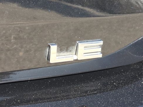 Used 2021 Toyota Highlander LE image 5