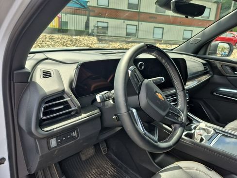 Used 2026 Chevrolet Traverse High Country w/ LPO, Floor Liner Package AWD/4WD image 10