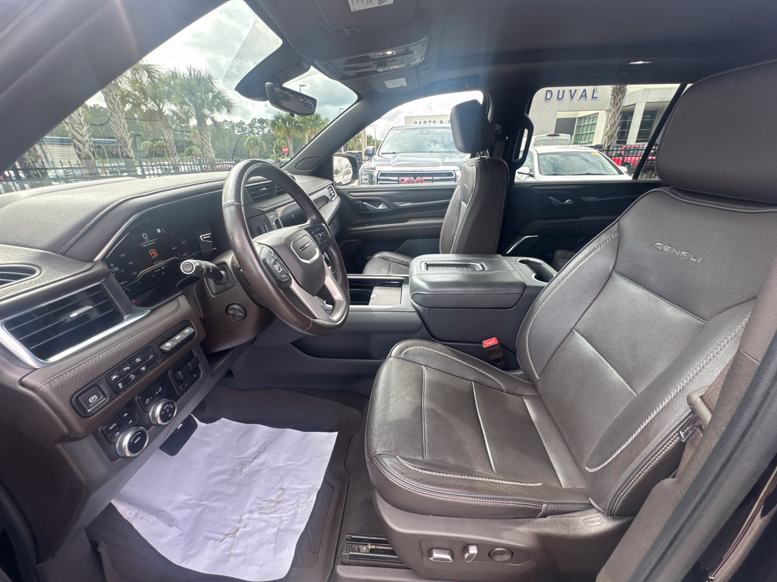 Used 2022 GMC Yukon XL Denali w/ Denali Premium Package AWD/4WD image 13