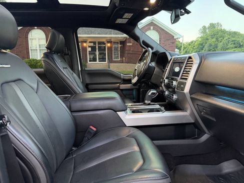 Used 2019 Ford F150 Platinum w/ Equipment Group 701A Luxury AWD/4WD image 32