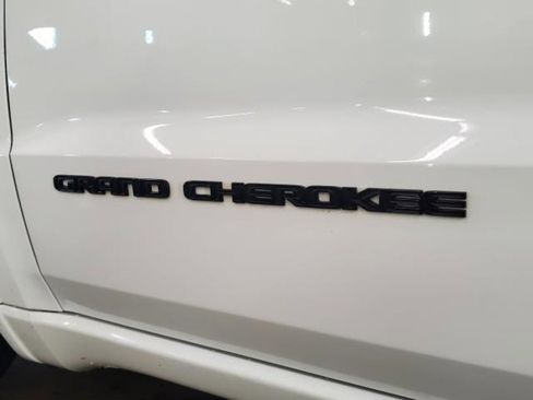 Used 2020 Jeep Grand Cherokee Altitude image 6