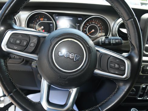 Used 2021 Jeep Wrangler Unlimited Sahara AWD/4WD image 11